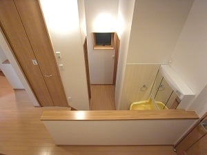 スキップフロアにトイレと洗面コーナー スキップフロアにトイレと洗面コーナー