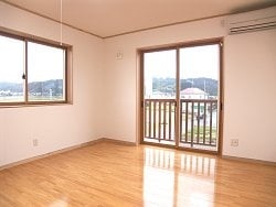 ベランダへは2階寝室から出入りします。 ベランダへは2階寝室から出入りします。