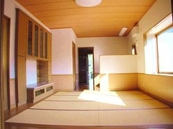 みんなが集う畳敷きの居間 みんなが集う畳敷きの居間